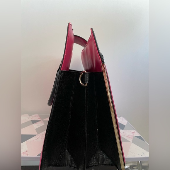 Bright pink bag - Picture 2 of 4